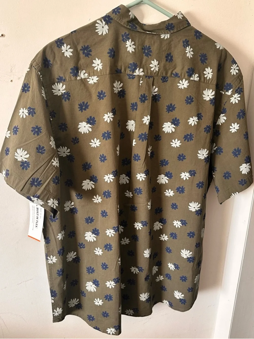 Old Navy Olive Green Short-Sleeve Floral Button-Up Shirt - Picture 7 of 7